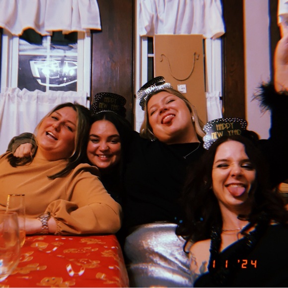 Meet The Posher - Picture 2 of 5